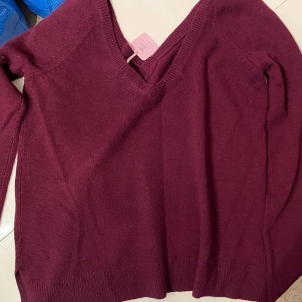 Calypso 100% Cashmere‎ Plum V-Neck Sweater / Size Medium / NWT (Ret: $295)